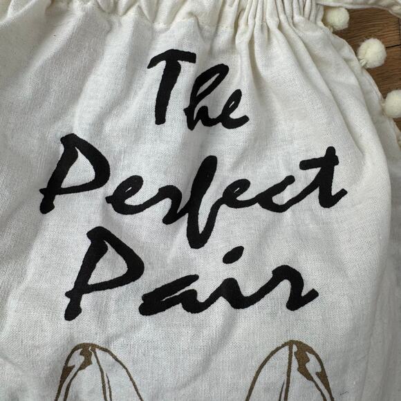 Shiraleah Chicago Cotton Drawstring Pom-Pom Shoe Bag The Perfect Pair - Picture 2 of 8